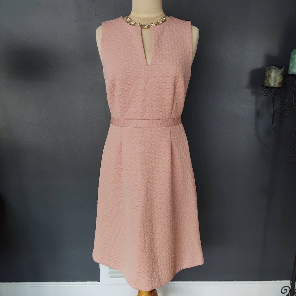 Dusty pink textured fabric sleeveless dress